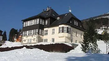 فندق Lyzarska Bouda Domovina